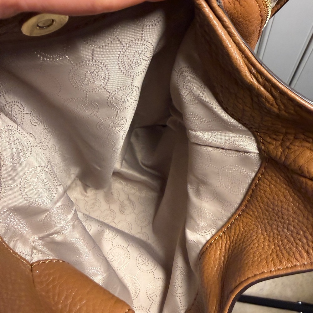 Michael Kors Bedford Belted large shoulder bag pebble brown plush leather - Picture 9 of 16